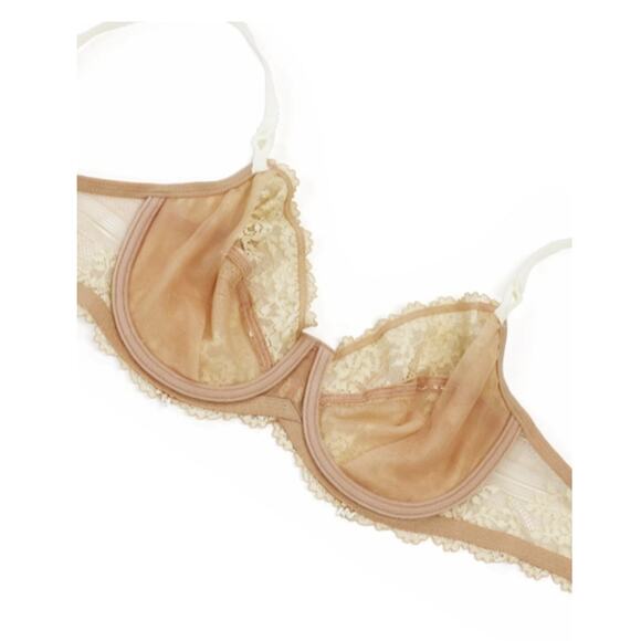 WACOAL Embrace Lace® Underwire Bra in Sand/Ivory // 34D - Picture 3 of 13